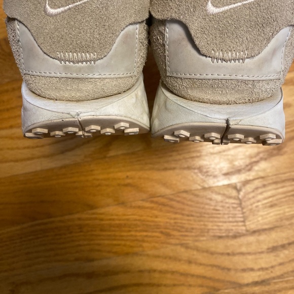 Women’s Fontanka Waffle Platinum Nike Athletic Shoes - Picture 5 of 7